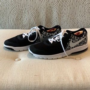 Nike Flex Experience Tennis Shoes, Youth Size 5.5